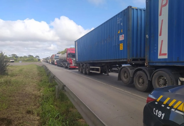 Congestionamentos nas rodovias paranaenses ultrapassam 20 km